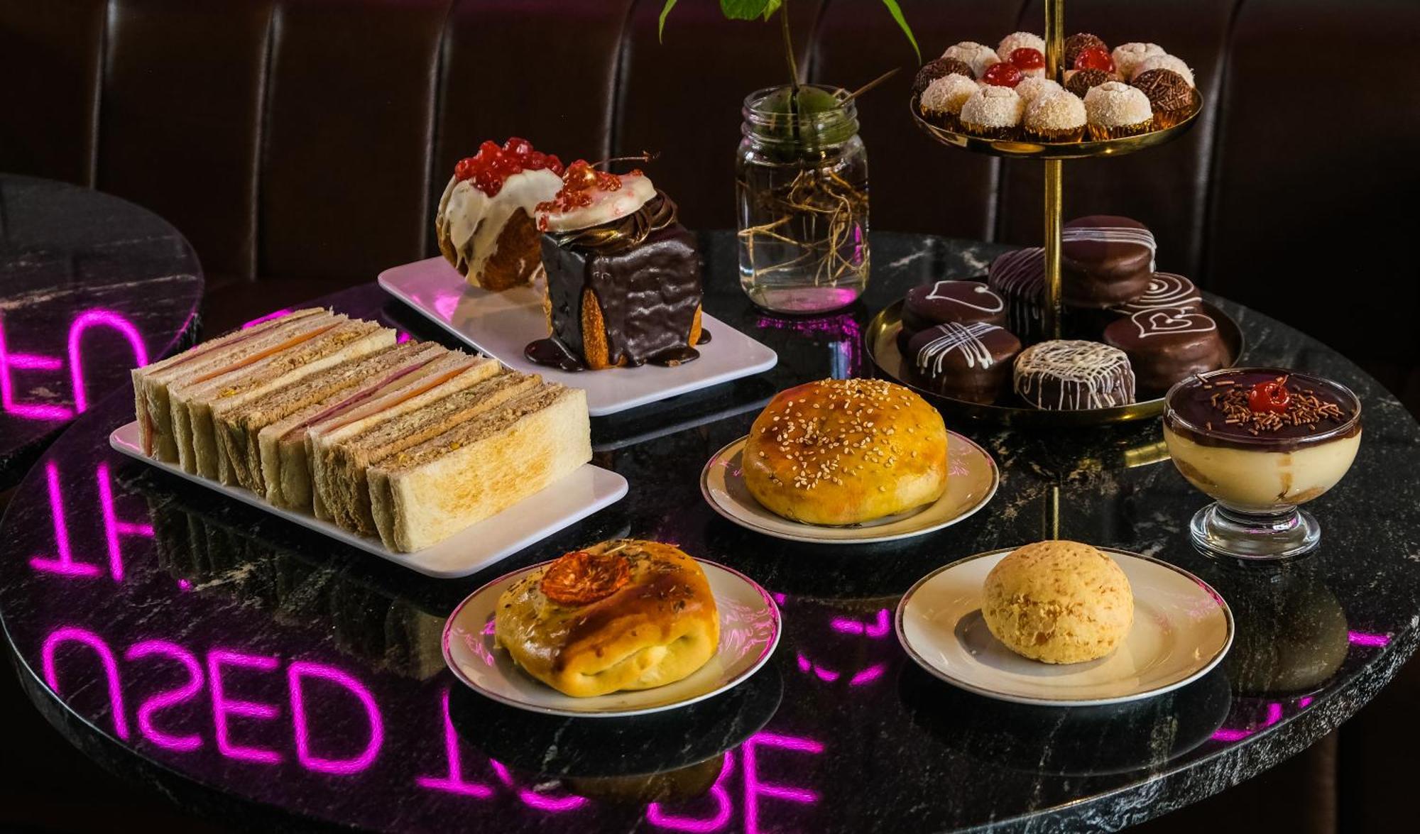 Cosmopolitano Hotel Boutique Санта-Крус-де-ла-Сьєрра Екстер'єр фото Afternoon tea at the London Hilton on Park Street