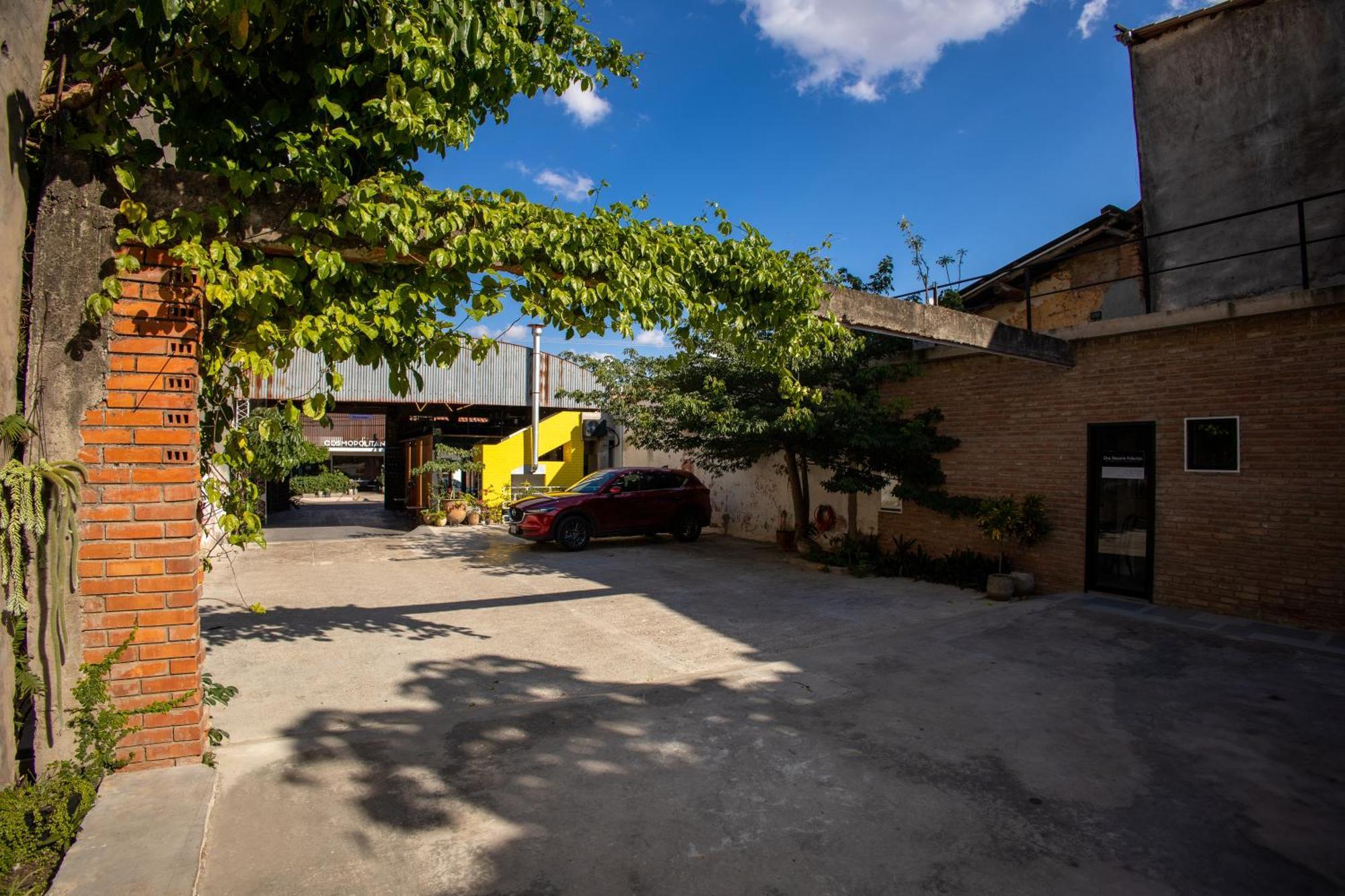Cosmopolitano Hotel Boutique Санта-Крус-де-ла-Сьєрра Екстер'єр фото The courtyard of the winery